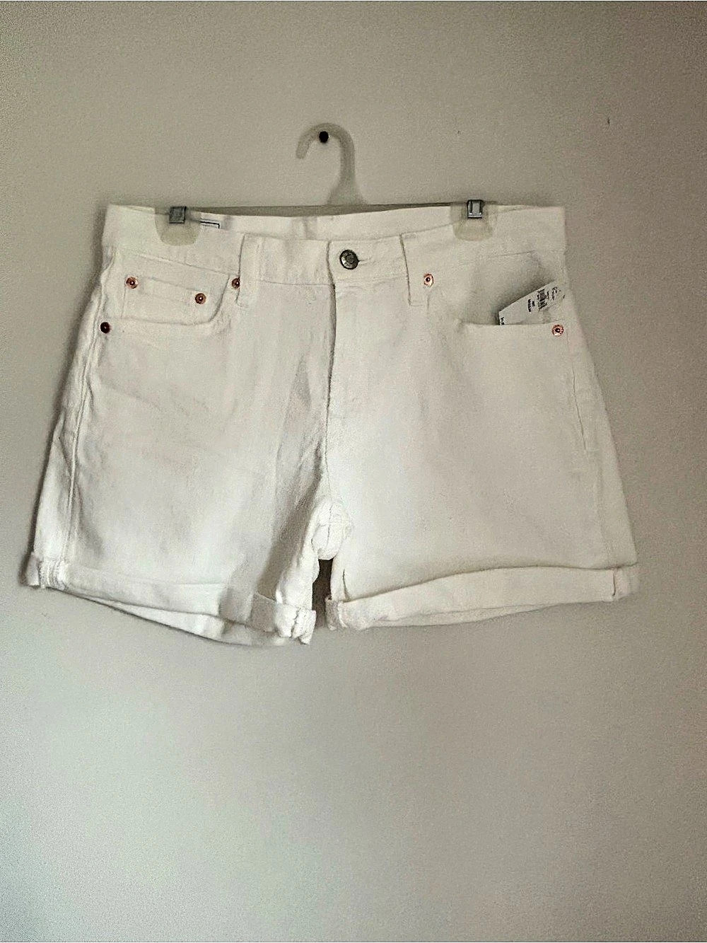 GAP 5" Mid Rise Girlfriend Denim Shorts White Waist 29. New with tags